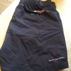 Men's size Medium Columbia Performance Fishing Gear Shorts in Black